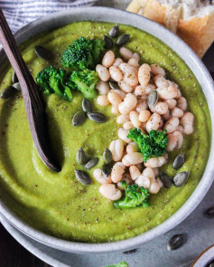 Creamy Zucchini, Broccoli & White Bean soup 🍃