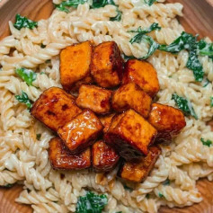 Crispy tofu and pasta are so incredibly delicious together! This is a great cosy meal that has so many of my favourite flavours and ingredients. Perfect for anyone that loves tofu, pasta, or even better - both together!