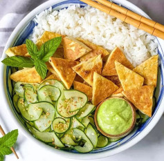 CRISPY TOFU WITH SESAME CUCUMBER SALAD + WASABI AVCADO DRESSING 🥒