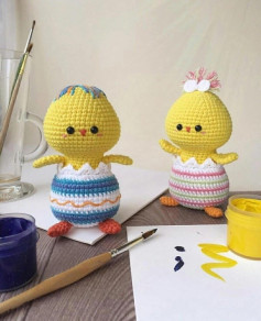 crochet pattern for a chick in an egg