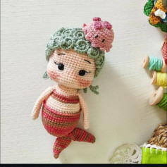 Crochet pattern for a mermaid wearing a jellyfish