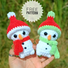 crochet snowman wearing christmas hat pattern