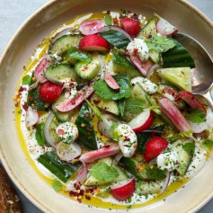 Cucumber & radish salad on a slick of garlicky yoghurt!👌😋