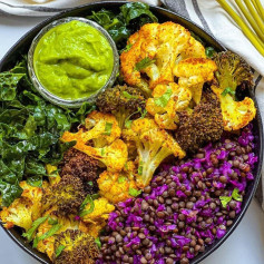 CURRY ROASTED VEGGIE BOWL WITH BLACK LENTILS AND CUCUMBER LIME CHUTNEY 🌱