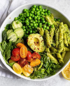 Easy Green Bowl! Filled with avocado, peas, pesto pasta, cherry tomatoes, spinach and arugula. 🥗