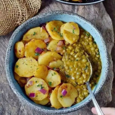 🥔😍 Easy Lentil Stew With Mashed Potatoes!