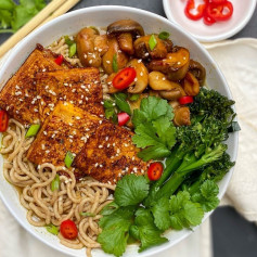 Easy Ramen with baked garlic tofu