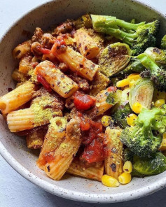 🍝 Easy Rigatoni with Vegan Meat Sauce