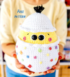 free pattern easter egg yellow and white