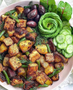 Garlic Fried Potatoes with Crispy Tofu and String beans.