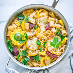 Garlic Pattypan Squash + Beet Pasta 💛