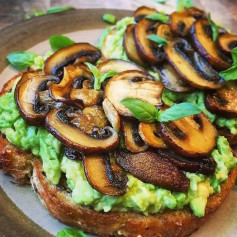 💚Garlicky Mushroom & Avo Toast💚