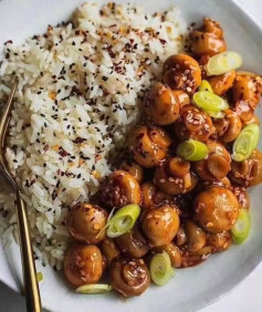 Glazed mushrooms with sesame seeds