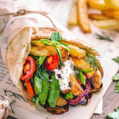 Going plant-based is easier than you think! 🥕Just look at this Tzatiki Veggie