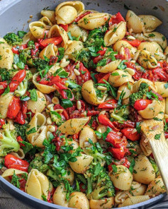 Have you tried these Shells with Roasted Tomatoes & Broccoli? 🍃🌿