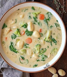 Here’s a cozy and creamy Vegetable Gnocchi Soup