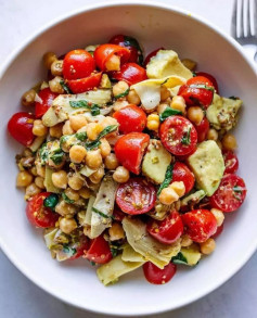 🌱High-Protein Tomato & Basil Salad🌱