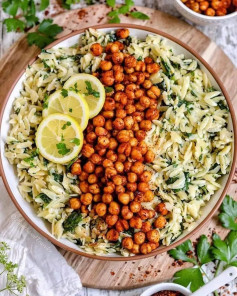 HIT SAVE for this Herby Spinach Feta Orzo with Crispy Harissa Chickpeas