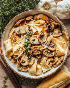 🍝 Homemade Pappardelle with Mushrooms and Thyme