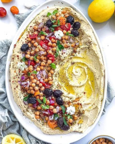 Huge plate of hummus for you!Tag someone who loves hummus💚