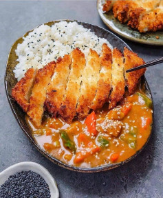 Japanese curry with Tofu Katsu and steamed Japanese Rice 🍛