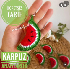 Kırmızı karpuz parçalı anahtarlık tığ işi modeli