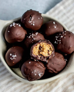 Lets make no bake chickpea cookie dough bites. ✨