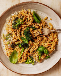 New recipe! 💕 this charred broccoli and chicken orzo is a perfect weeknight wonder dish