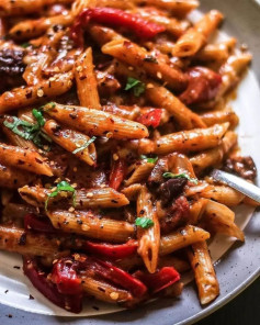 One-pot creamy baked penne ❤️ Try this quick and really delicious pasta perfect for a busy day! 😋