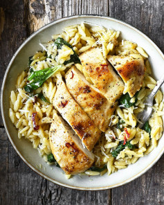 One skillet Parmesan chicken and orzo. A perfect dinner that’s quick, easy, and super flavorful. Pan seared chicken breasts and orzo cooked together with spinach for a complete dinner.