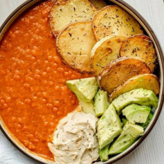 🌱Peanut Red Lentil Sweet Potato Stew with Pan Fried Potatoes (hummus & avocado)🌱No coconut milk, no cashews, yes creamy! You can sub the peanut butter with almond butter if you prefer.