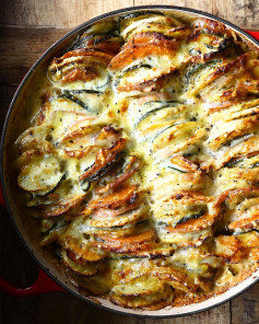 Potato and vegetable gratin. Potatoes, turnips, zucchini, sweet potatoes and lots of cheese! Flavored with garlic and Italian seasoning for a herbal touch. This gratin is rich and indulgent, super creamy and so delicious.