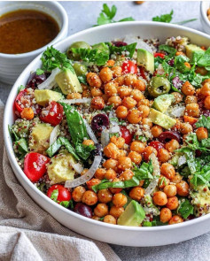 Quinoa Chickpea Salad with Basil & Olives 😍