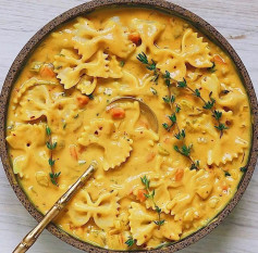 Roasted Butternut Mac n’ Cheeze Chowder🧡🧡🧡