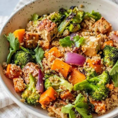 Roasted Butternut Squash Quinoa Nourish Bowl by plantbasedrd 💚