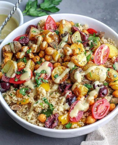 Roasted Potato, Spiced Chickpea & Vegetable Quinoa Salad w/ Creamy Vegan Honey Mustard Dressing 🍃🌿