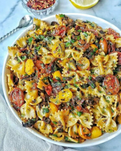 Roasted Tomato Pasta w/ mushrooms & herbs 🌿