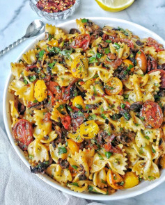 Roasted Tomato Pasta with Mushrooms, Herbs & Sun-Dried Tomatoes 🍃🌿