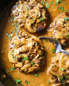 Salisbury Steak with Mushroom and Shallot Gravy