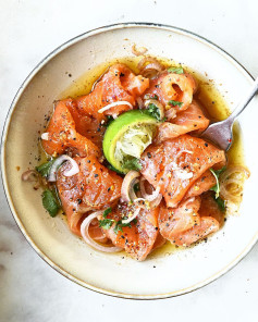 Salmon crudo with soy-sesame dressing. Tender salmon combined with a slightly spicy dressing with citrusy notes, a touch of garlic and ginger. A perfect balance of bright, punchy and downright delicious flavors.