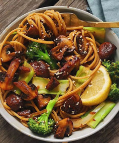 Sesame Garlic Mushrooms & Broccoli with Noodles