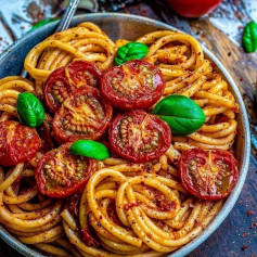 🍅😍 Simple tomato pasta! .