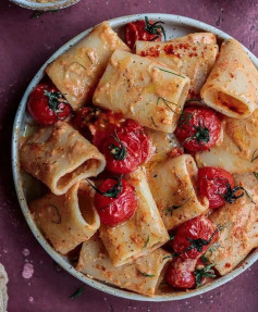 Smoky Hummus Paccheri with Roasted Tomatoes by happyskinkitchen 🌿🤤