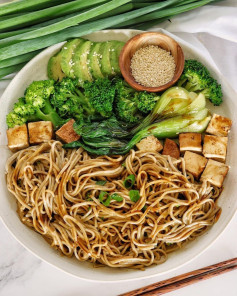 SOY SESAME SOBA NOODLE BOWL