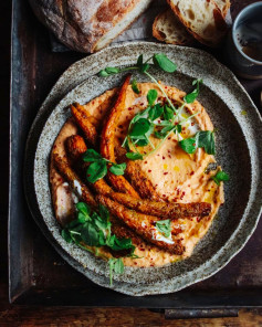 Spiced roast carrots on butter bean & tomato mash! ❤️