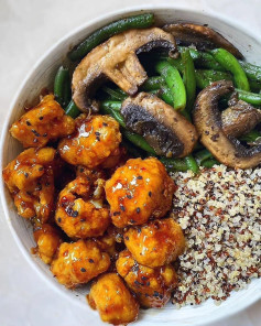 Sticky Sesame Cauliflower & seasoned vegetables 💗