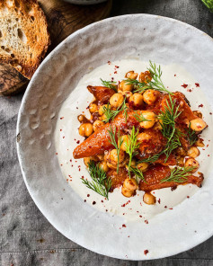 Still absolutely loving my harissa roast carrots & chickpeas with whipped tahini yogurt - I’m thinking for todays brunch 🎉