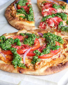 Sun-dried Tomato Ricotta & Basil-Dill Pistachio Pesto Naan Breads 🍃🌿 So much flavor, and so fun to eat! 🍃🌿