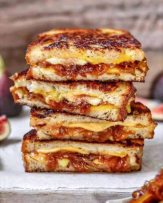 Super delicious Grilled Cheese with Caramelized Onions