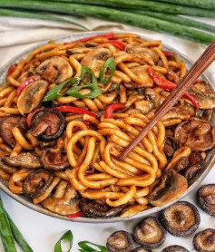 TERIYAKI MUSHROOM UDON NOODLE STIR-FRY 🍜 😍